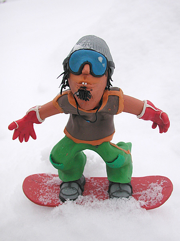 Omuleț pe snowboard